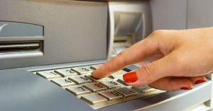 Der-Gang-zum-Geldautomaten-wird-teurer