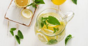 Mit-Zitronenwasser-gesund-in-den-Tag-starten