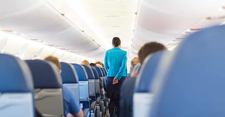 Benimmregeln im Flugzeug – was Flugbegleiter auf die Palme bringt