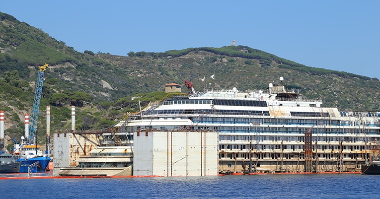 Die Costa Concordia tritt ihre letzte Reise an